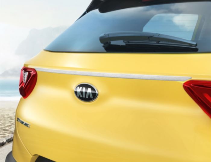 Genuine Kia Stonic 2017> Brushed Steel Finish Tailgate Trim Line H8491ADE60ST