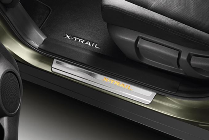 Nissan X-Trail (2014 >) Illuminated Sill Guards / Protectors - Front Set (G69504CB0A)
