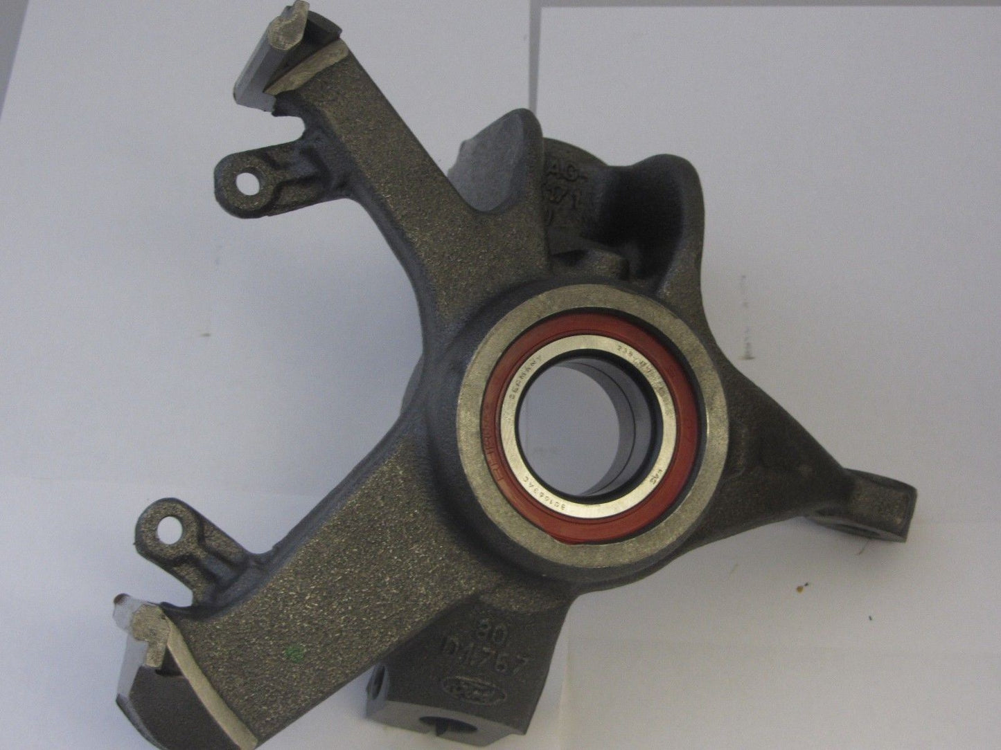 Genuine Ford Focus 1998-2005 LH Front Steering Knuckle 1078999