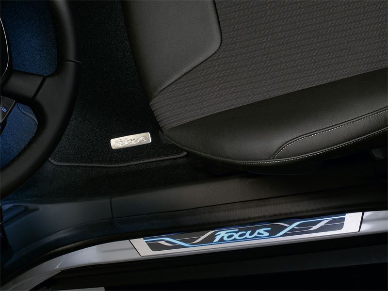 Genuine Ford Focus (10/2014>) Illuminated Front Scuff Plates with Logo (1862646)