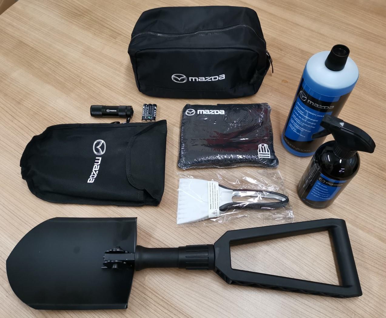 Genuine Mazda2 Hybrid 2022> Mazda Winter Essentials Kit