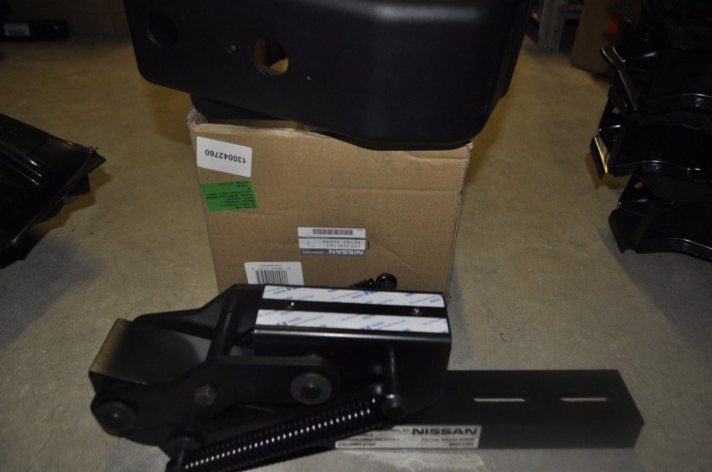 Genuine Nissan Navara 2018> Retractable Rear Step  -KE5434K04B