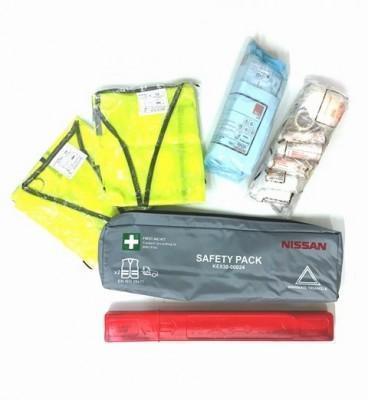 Genuine New Nissan Qashqai 2021> Safety Pack First Aid Kit, 2 Jackets,1 Triangle