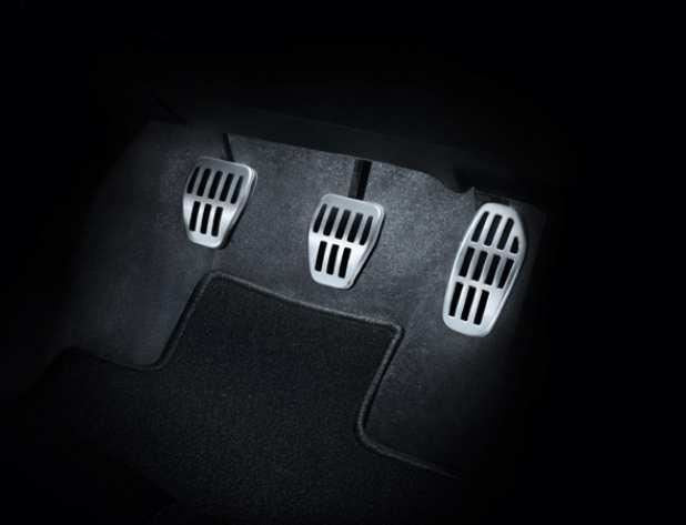 Genuine Nissan X-Trail 2018> Sport Pedals With Foot Rest - LHD & AT - KE4604C011